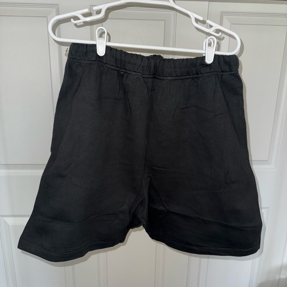 New Fear of God Essentials Shorts Stretch Limo Men’s Size Large - Picture 2 of 9